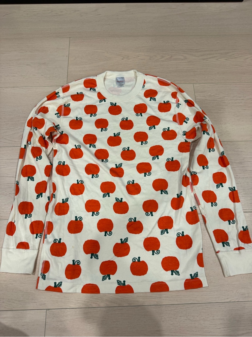 Hanna Andersson Adult Long-Sleeve Pajama Top with Orange Pumpkin Print | Medium